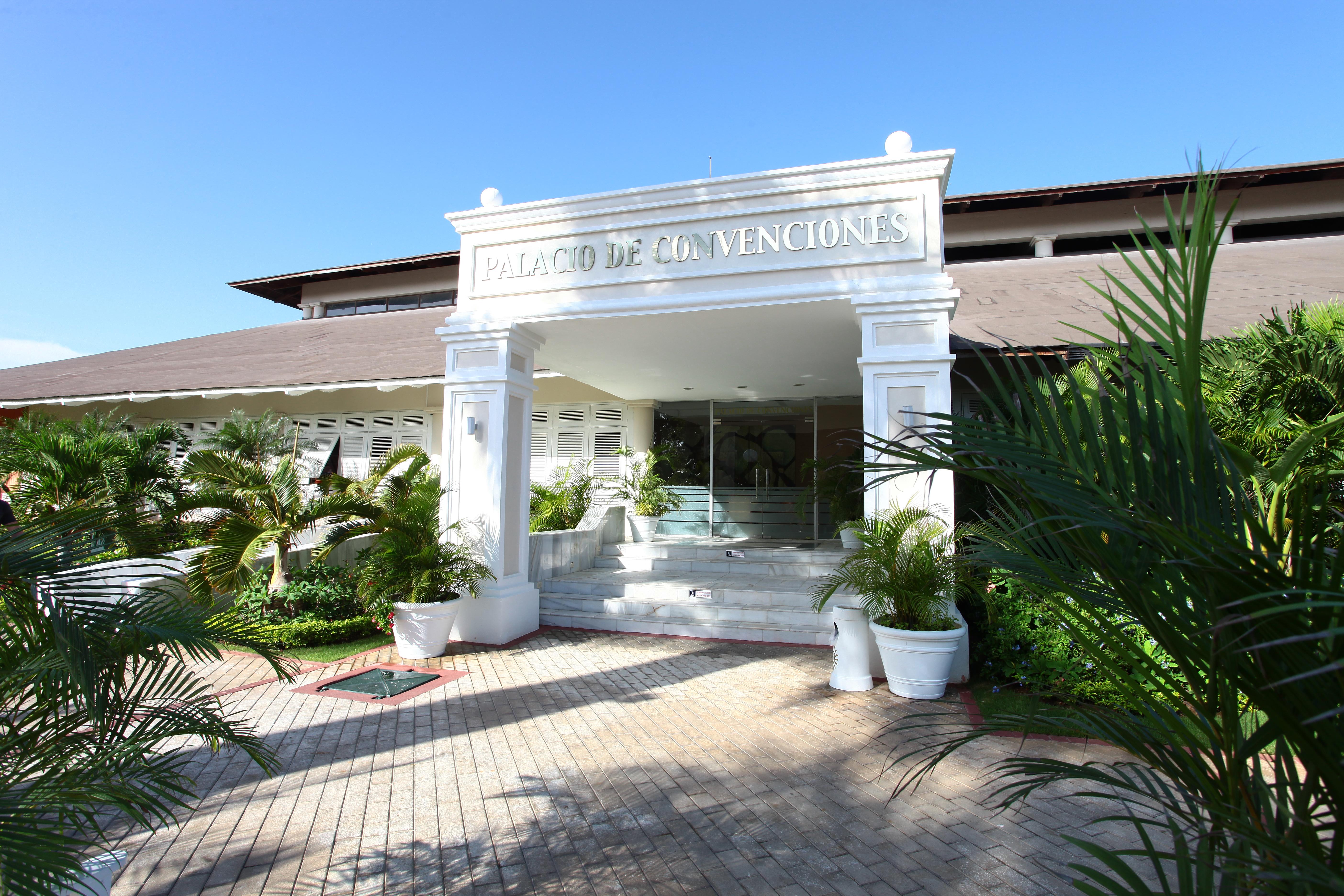 บาเอีย ปรินซิเป ลักชัวรี เอสเมรัลดา - ออล อินคลูซีฟ Hotel ปุนตากานา ภายนอก รูปภาพ