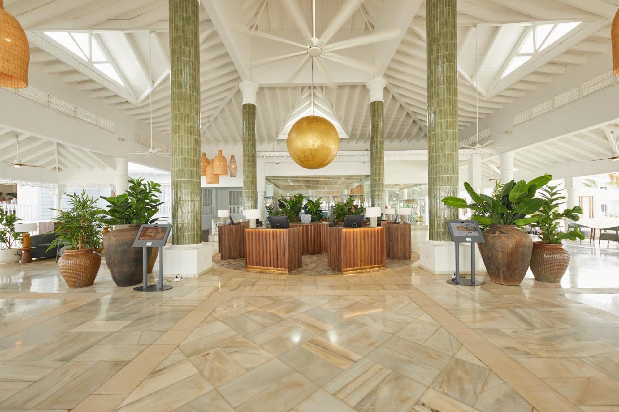 บาเอีย ปรินซิเป ลักชัวรี เอสเมรัลดา - ออล อินคลูซีฟ Hotel ปุนตากานา ภายนอก รูปภาพ